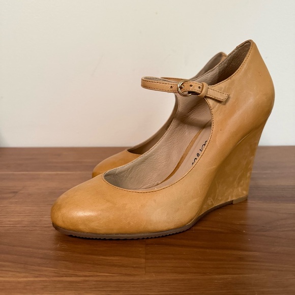 Pour La Victoire Mary Jane Wedge Heel Pumps in Soft Camel Leather, size 8 - Picture 4 of 14